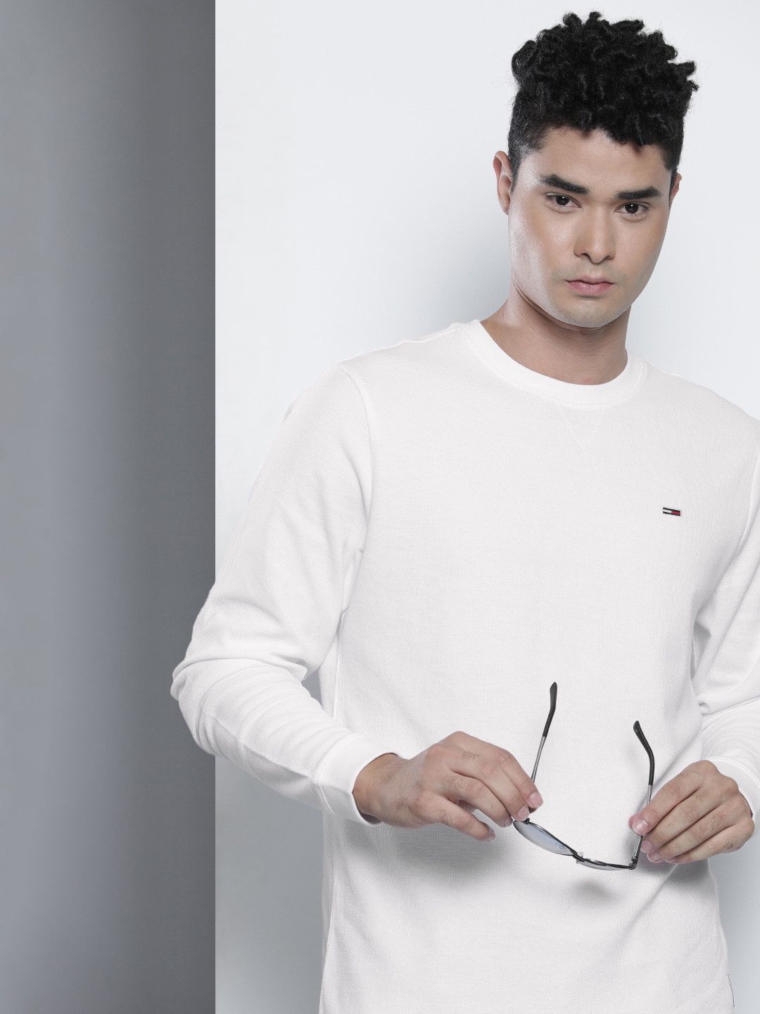 

Tommy Hilfiger Men White Solid Round-Neck Pure Cotton T-shirt