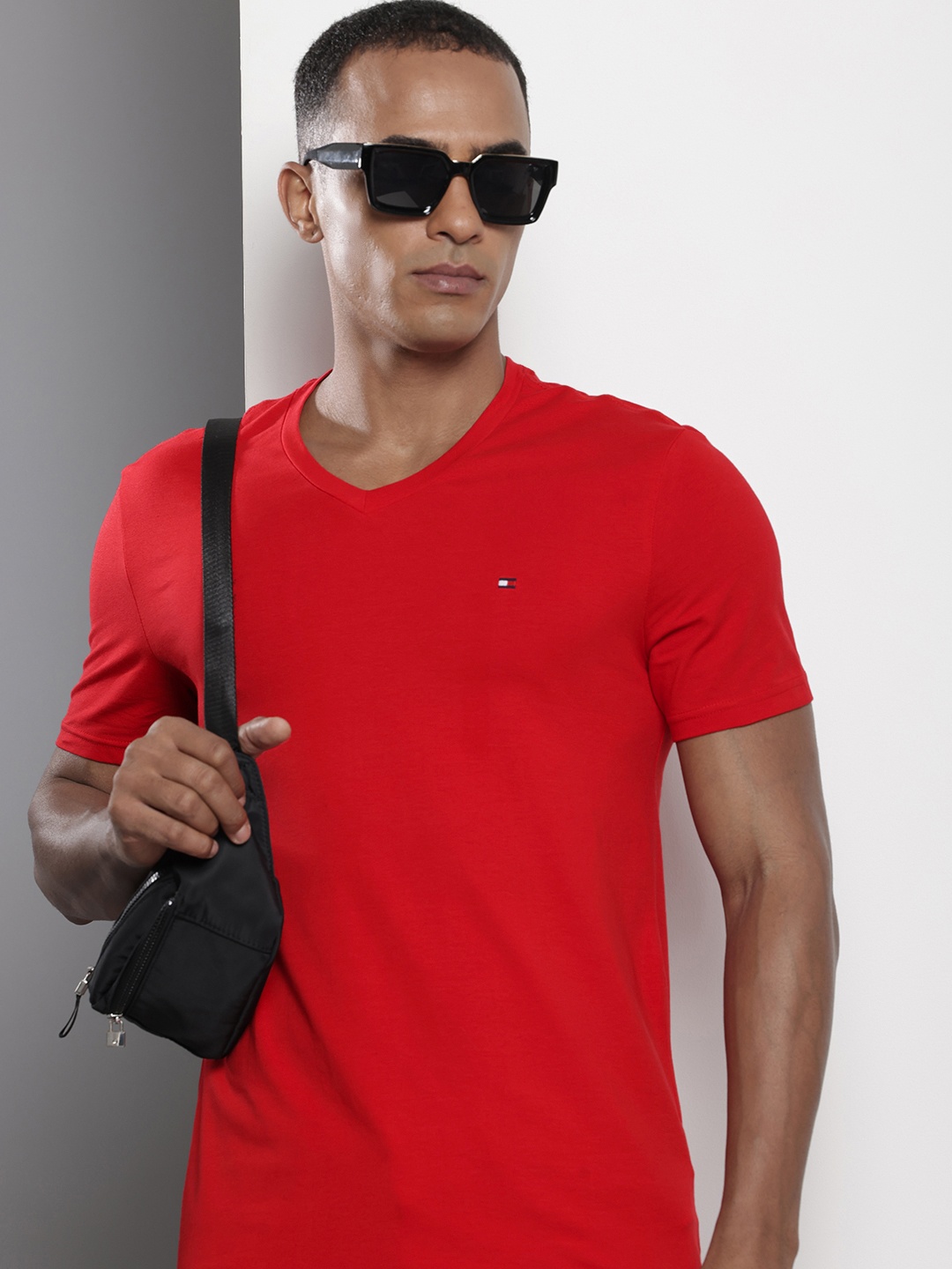 

Tommy Hilfiger V-Neck Slim Fit T-shirt, Red