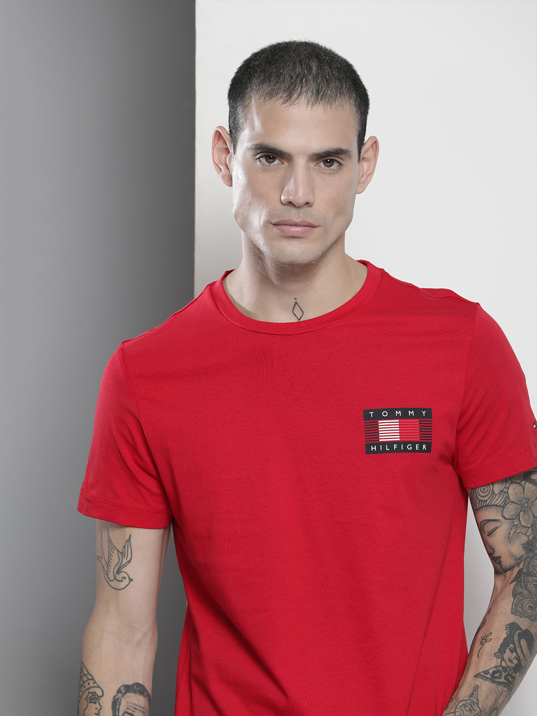 

Tommy Hilfiger Men Red Solid Slim Fit Pure Cotton T-shirt