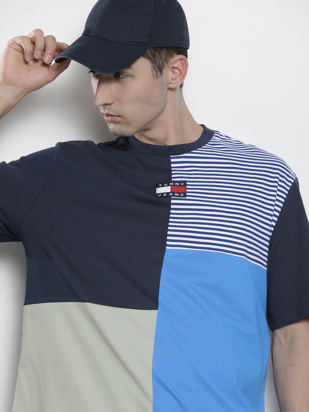 

Tommy Hilfiger Men Navy Blue & Blue Colourblocked Pure Cotton Boxy T-shirt