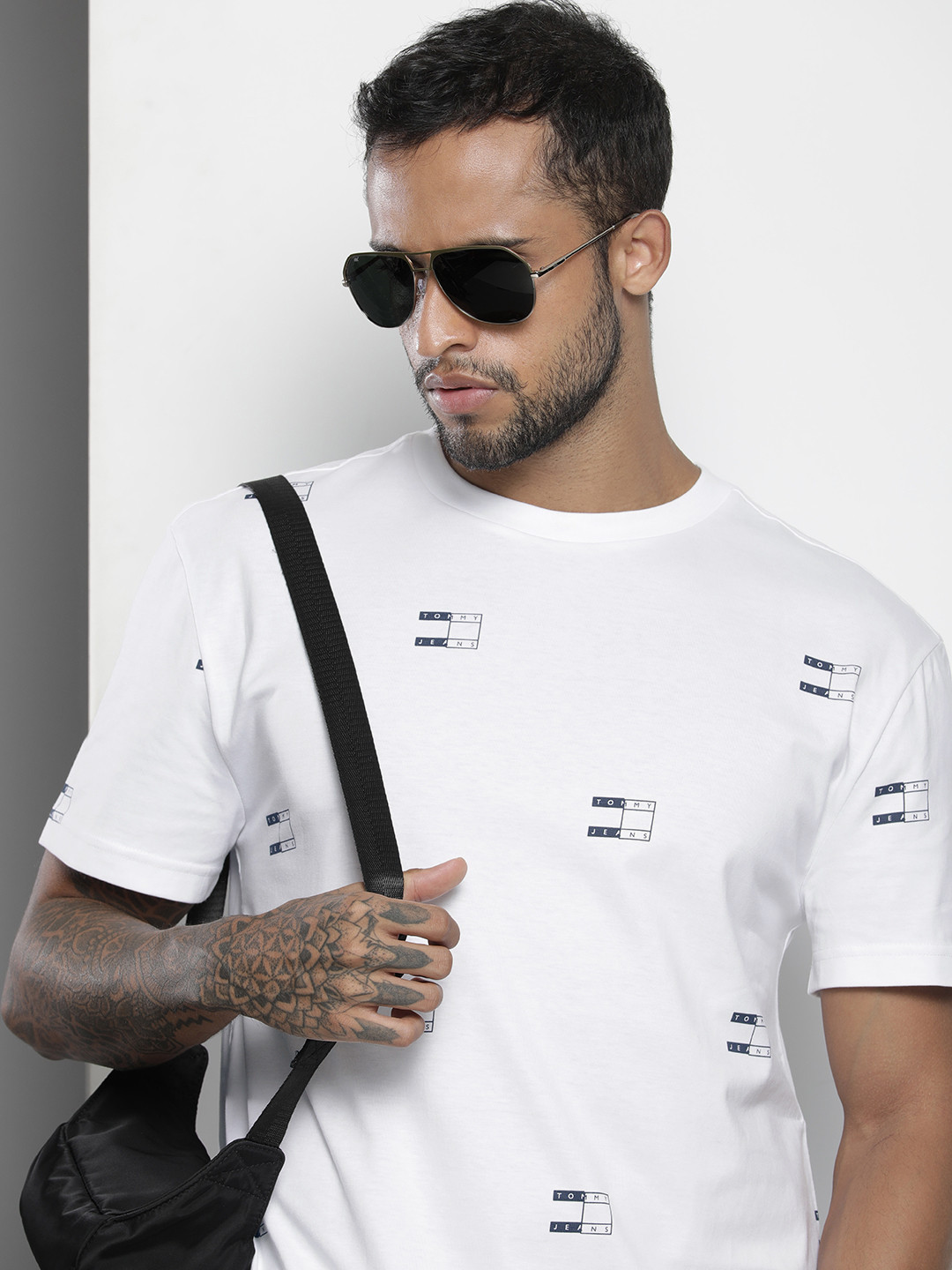 

Tommy Hilfiger Men White Brand Logo Printed Pure Cotton T-shirt