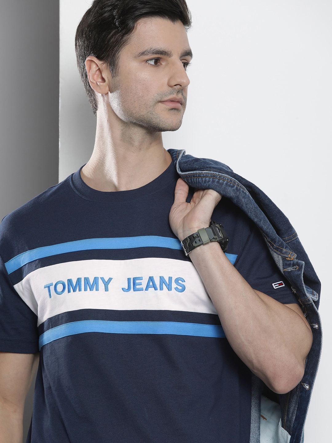 

Tommy Hilfiger Men Navy Blue Typography Printed Applique Pure Cotton Casual T-shirt