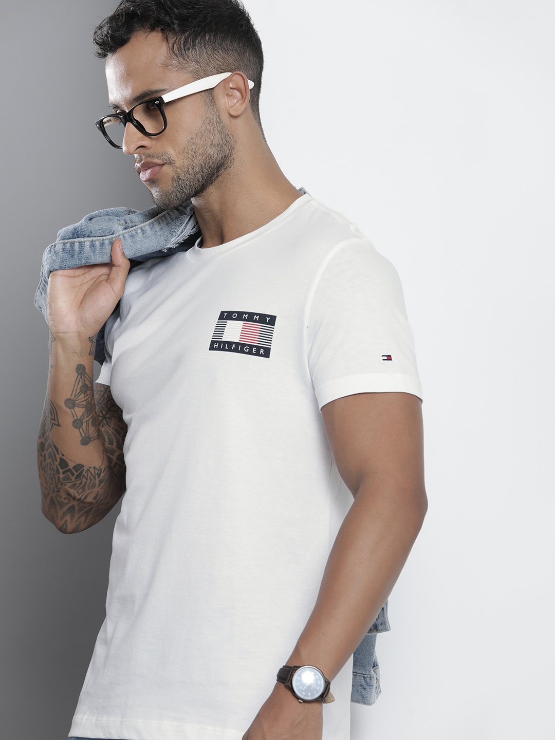 

Tommy Hilfiger Men White Brand Logo Printed Pure Cotton Slim Fit T-shirt