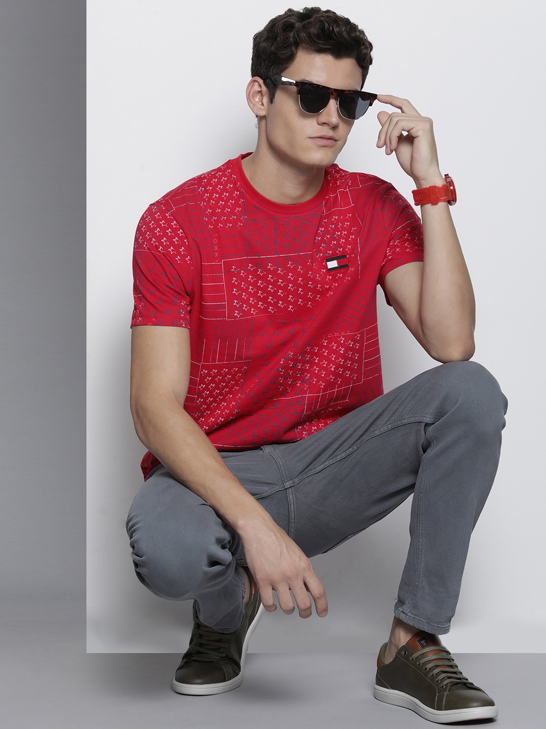 

Tommy Hilfiger Men Red & Navy Blue Printed Pure Cotton T-shirt