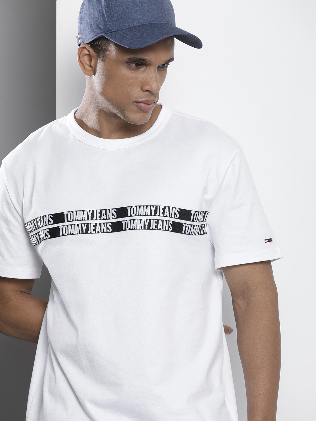 

Tommy Hilfiger Men White Typography Applique Pure Cotton Casual T-shirt