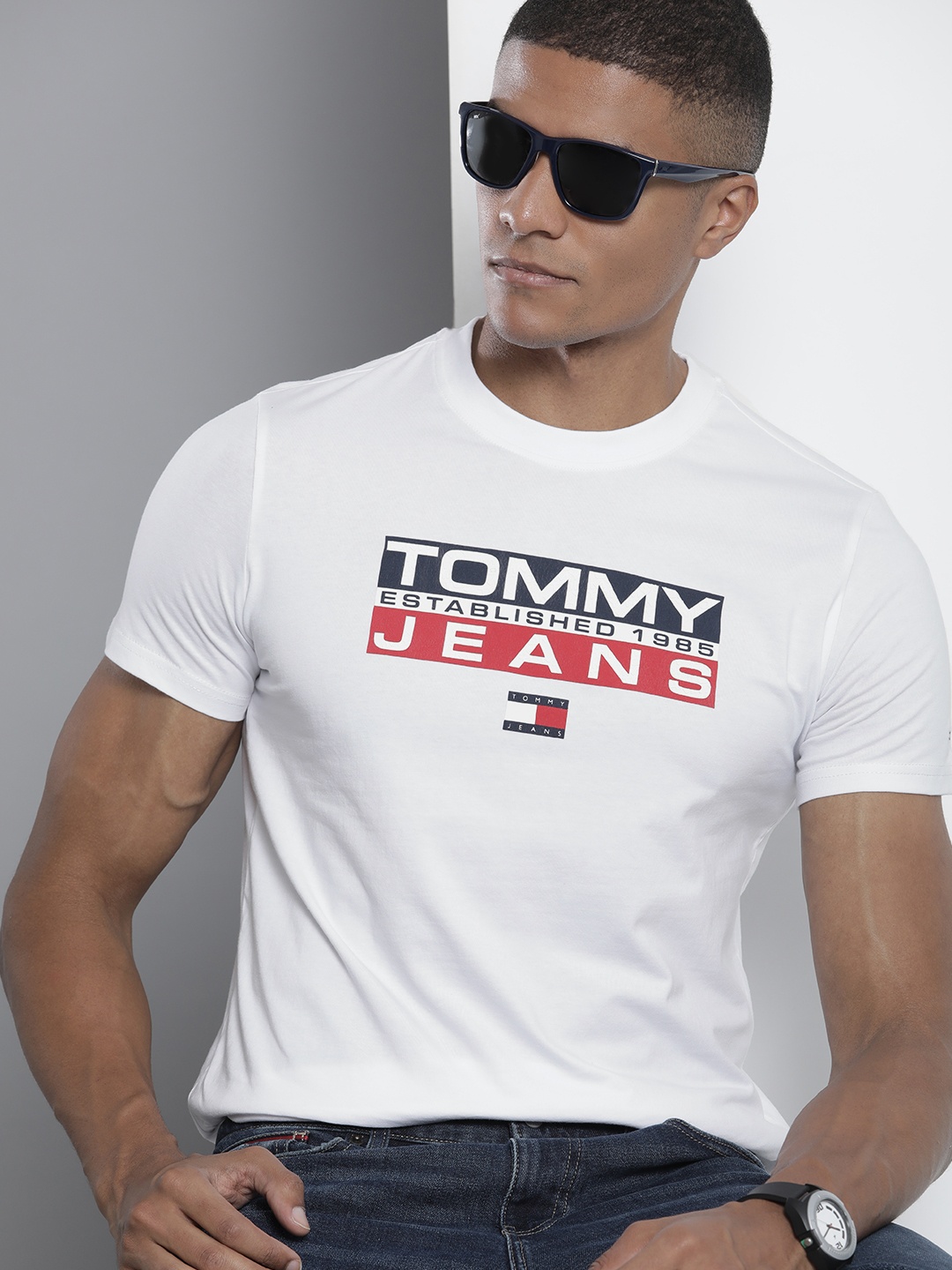 

Tommy Hilfiger Men White Brand Logo Printed Pure Cotton Slim Fit T-shirt