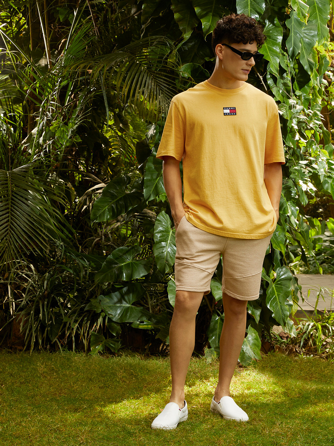 

Tommy Hilfiger Men Yellow Solid Brand Logo Boxy Pure Cotton Casual T-shirt