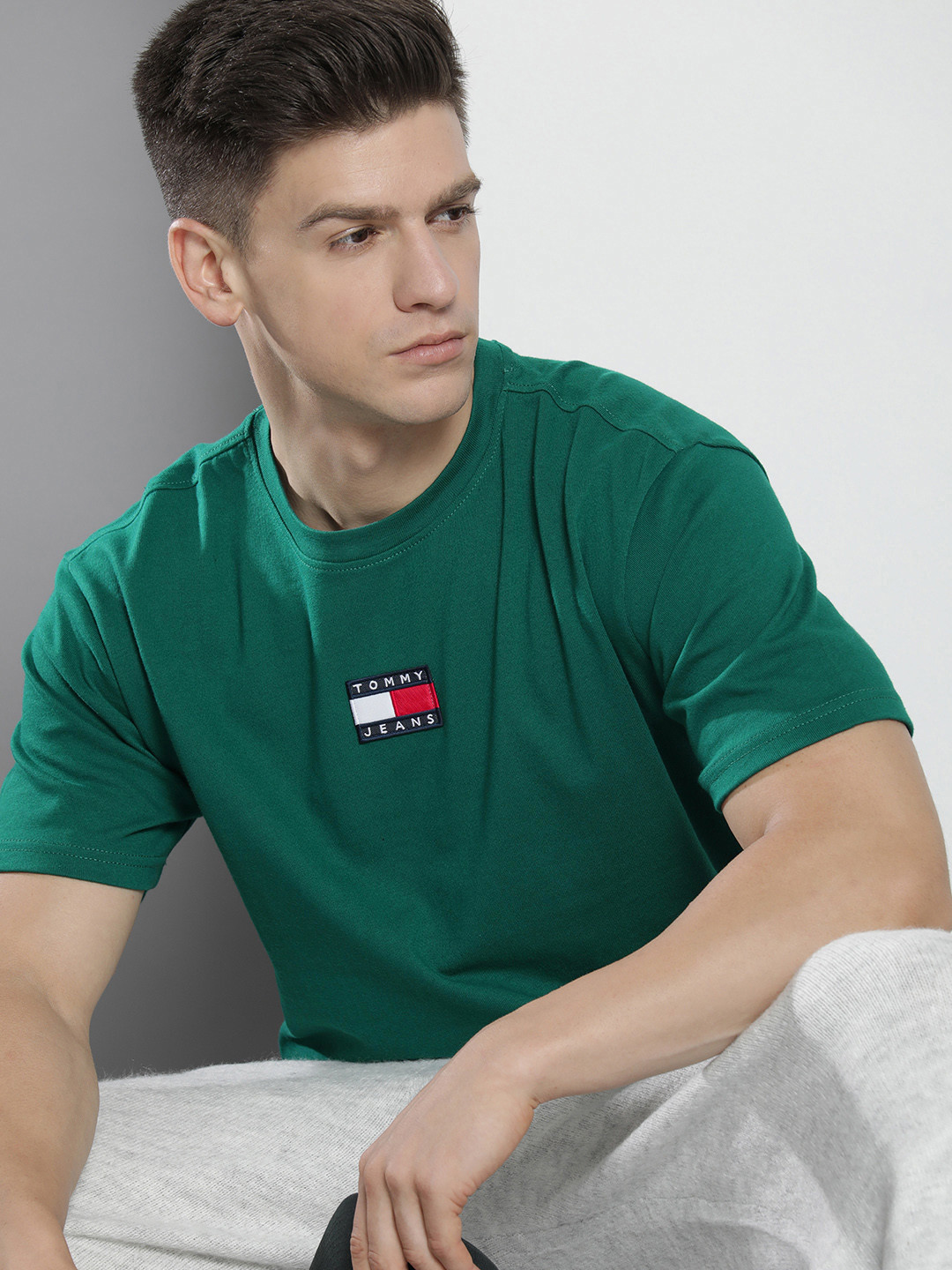 

Tommy Hilfiger Men Green Brand Logo Printed Applique Pure Cotton T-shirt