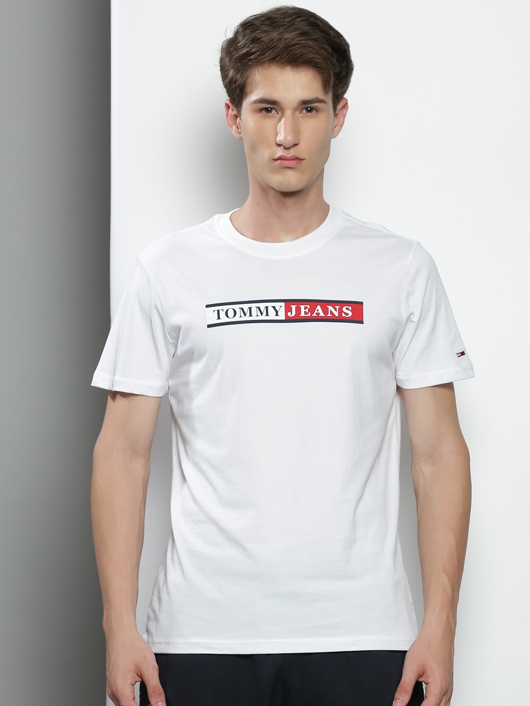 

Tommy Hilfiger Men White & Black Brand Logo Printed Slim Fit Cotton T-shirt