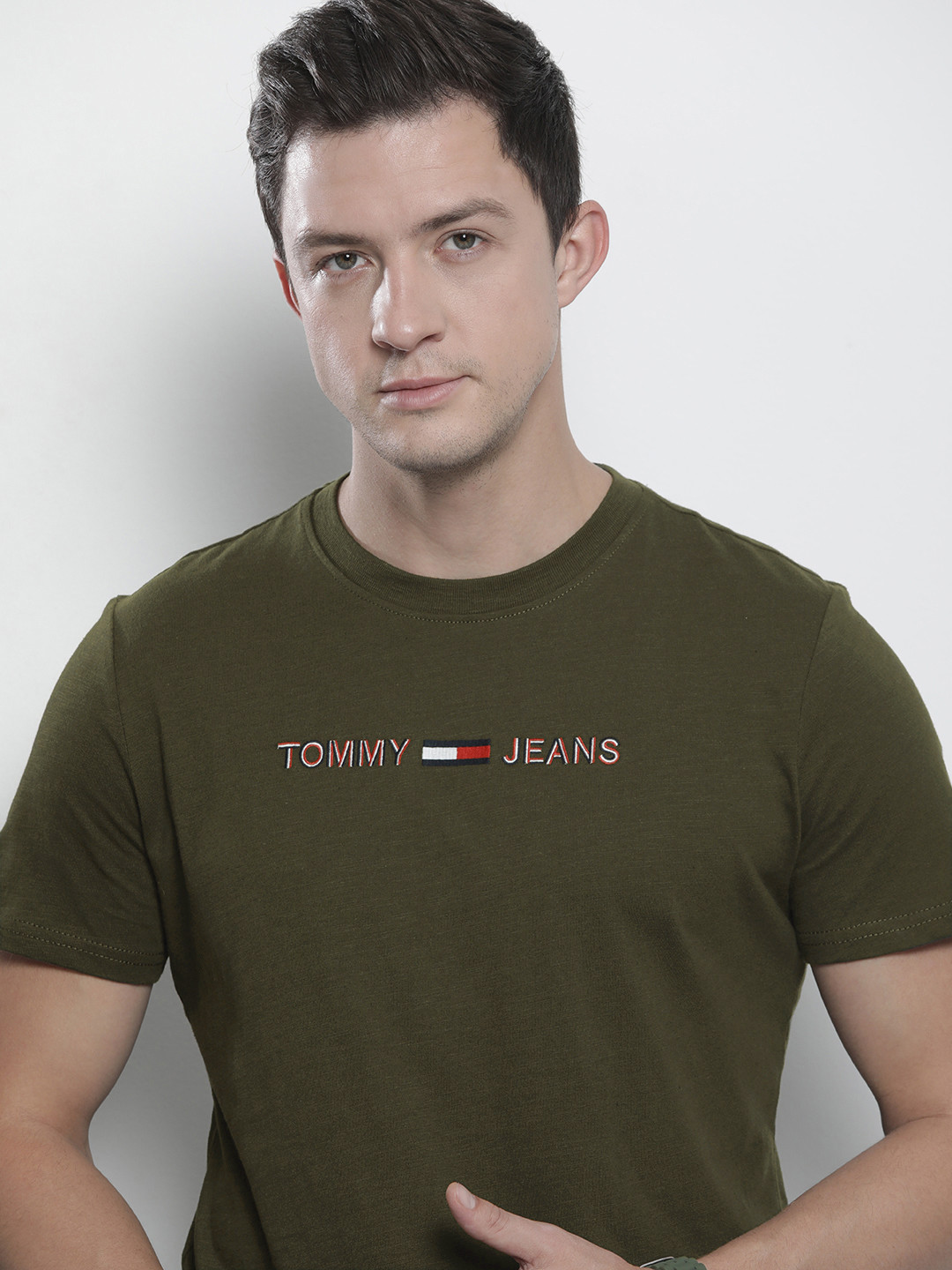 

Tommy Hilfiger Men Olive Green Brand Logo Slim Fit Pure Cotton Casual T-shirt