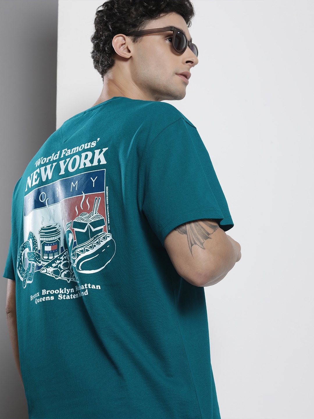 

Tommy Hilfiger Men Teal Green & White Typography Printed Pure Cotton T-shirt