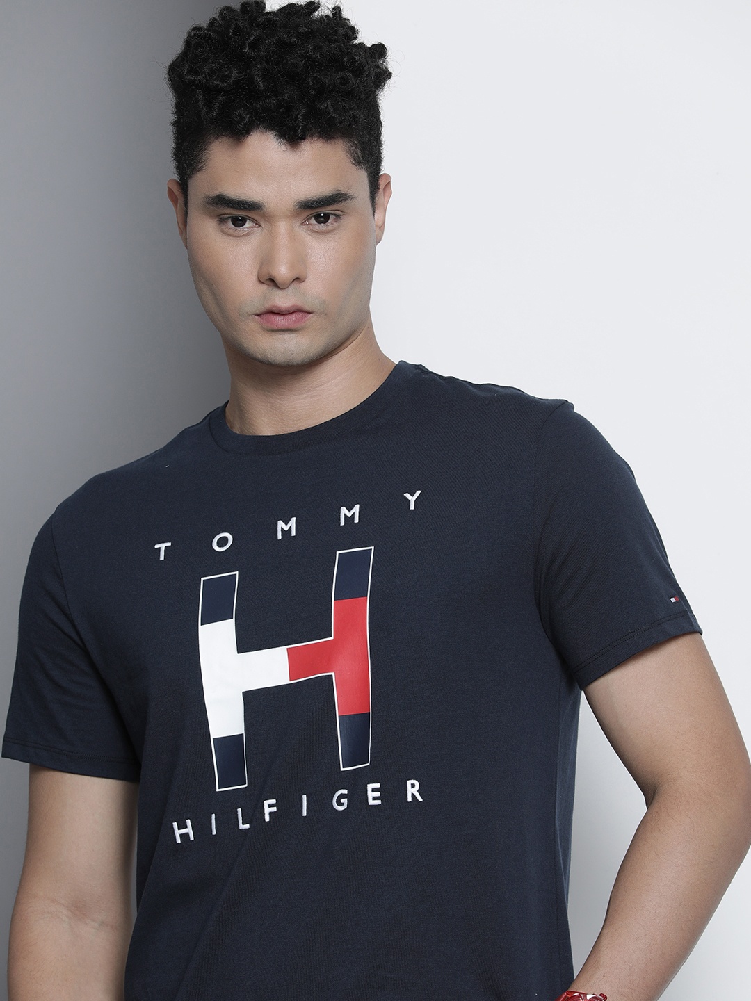 

Tommy Hilfiger Men Navy Blue & White Brand Logo Printed Pure Cotton T-shirt