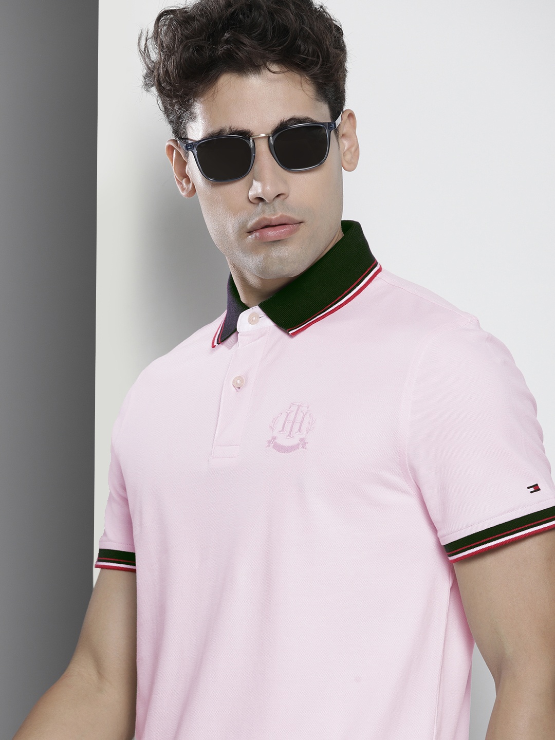 

Tommy Hilfiger Men Pink Solid T-shirt