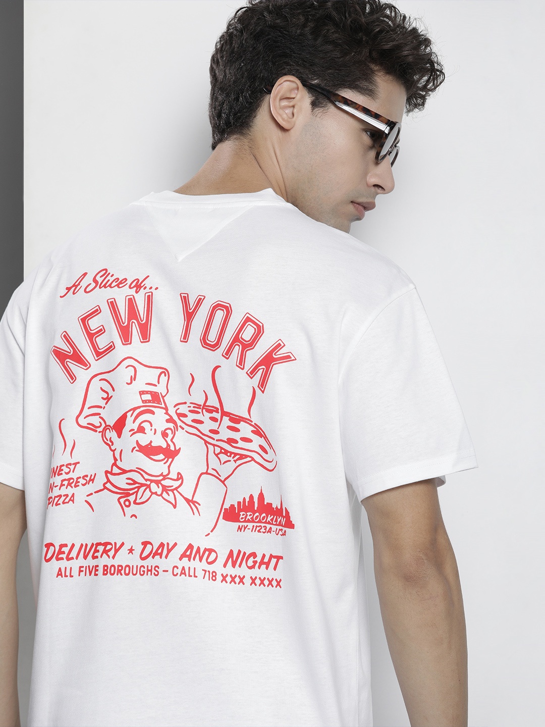 

Tommy Hilfiger Men White & Red Typography Printed Pure Cotton Relaxed Fit T-shirt