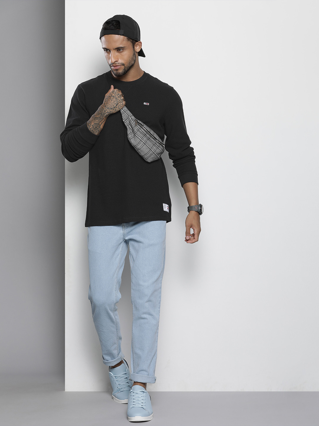 

Tommy Hilfiger Men Black Pure Cotton T-shirt