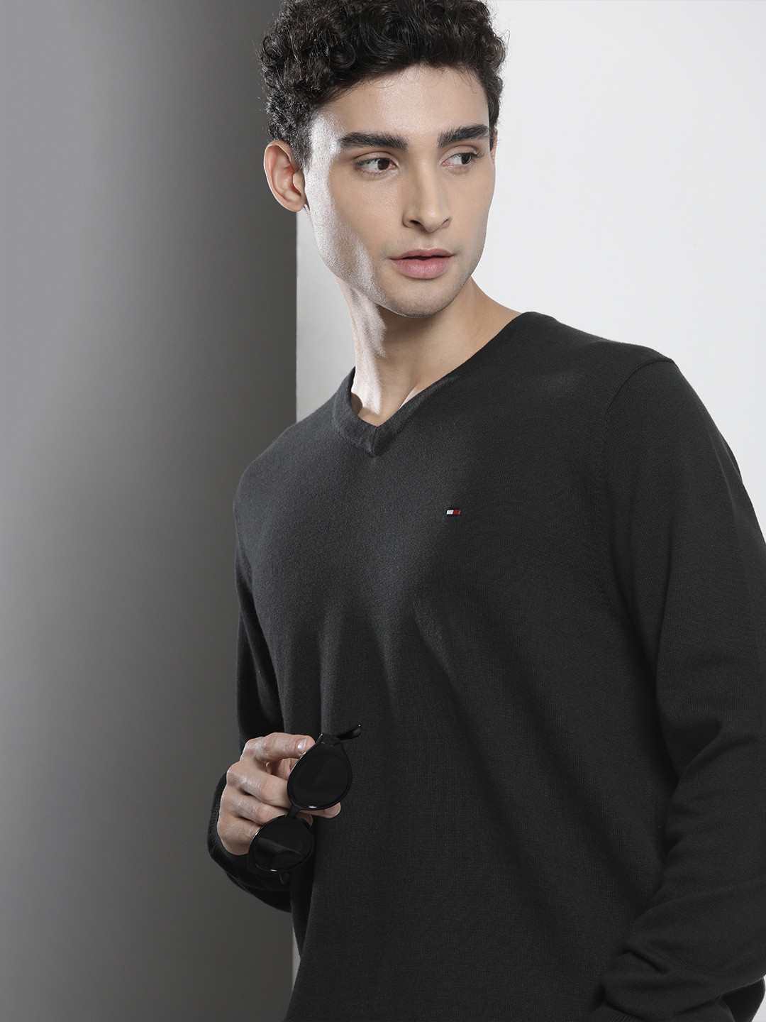 

Tommy Hilfiger Men Black Pullover Sweater