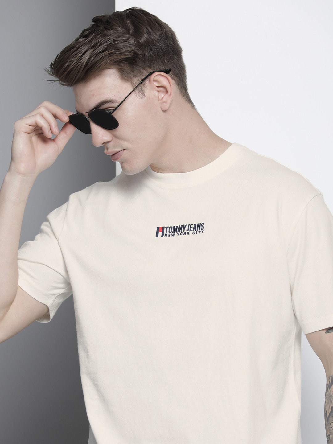 

Tommy Hilfiger Men Off-White Organic Cotton T-shirt