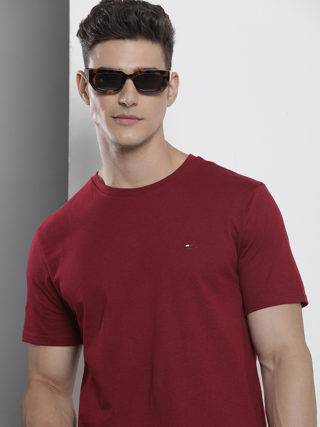 

Tommy Hilfiger Men Pure Cotton Solid Round Neck T-shirt, Maroon