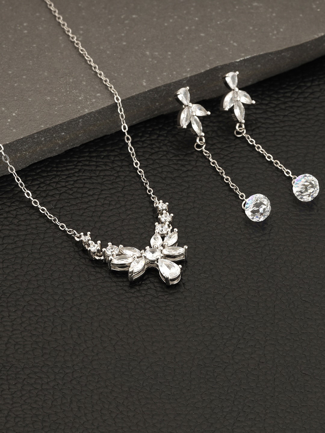 

GIVA 925 Sterling Silver Chrysalis Set with Earrings & Pendant