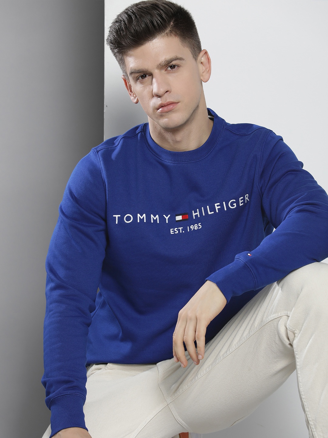 

Tommy Hilfiger Men Blue Sweatshirt