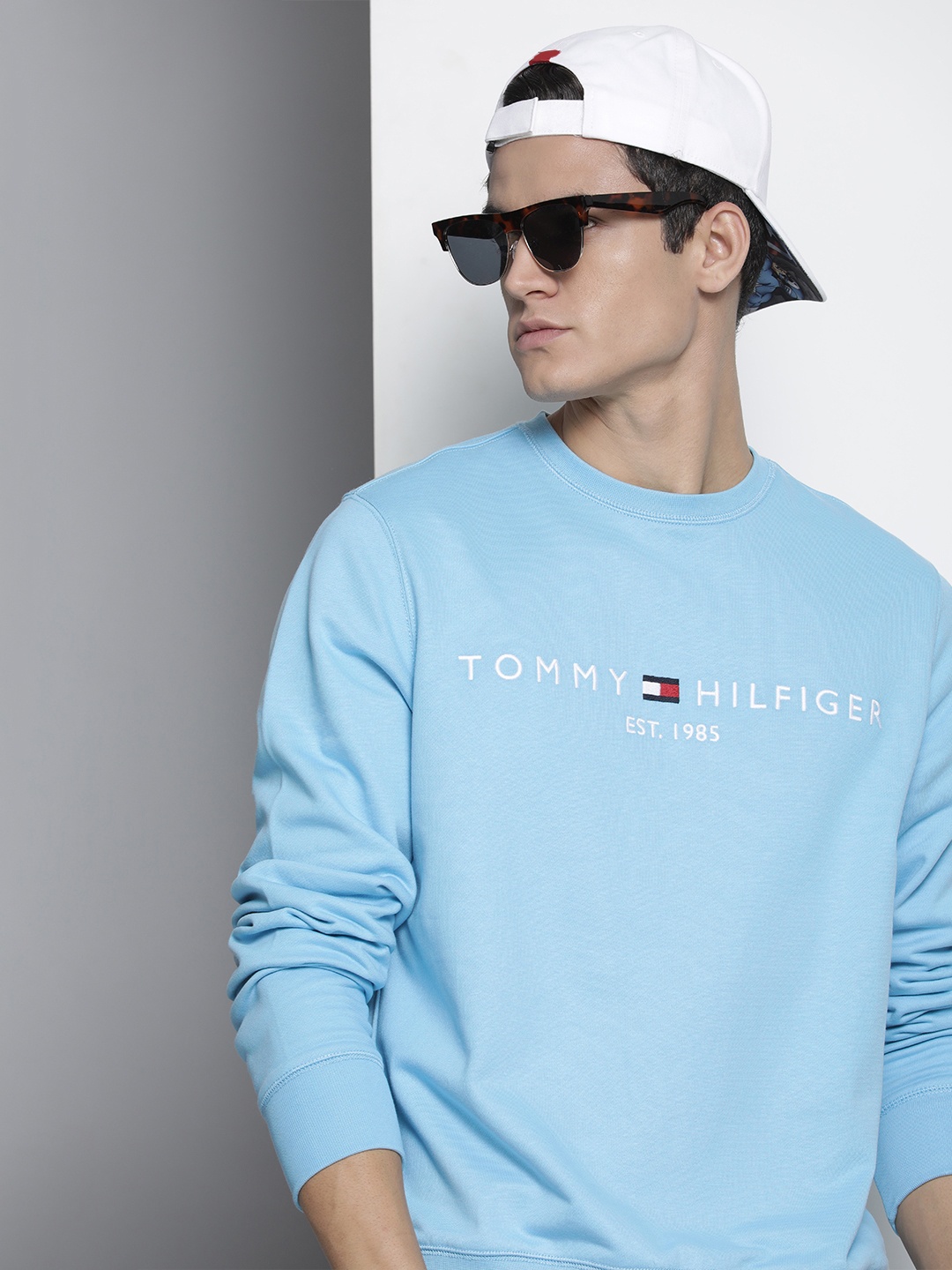 

Tommy Hilfiger Men Blue Printed Organic Cotton Sweatshirt