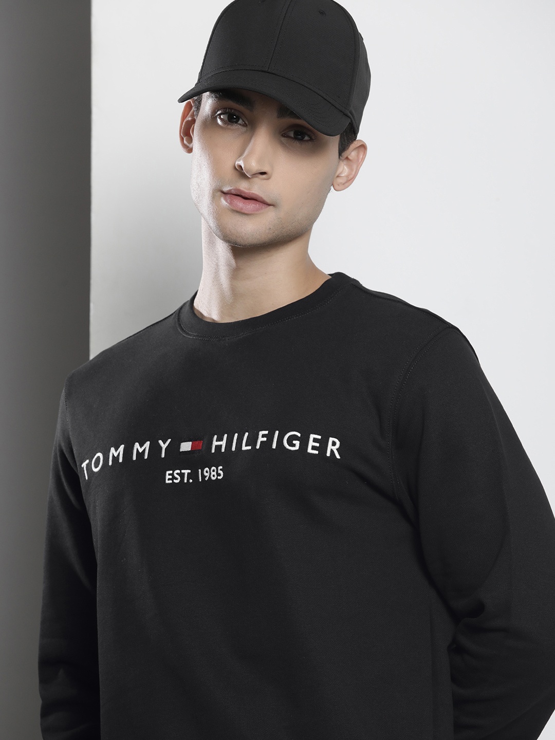 

Tommy Hilfiger Men Black Embroidered Sweatshirt