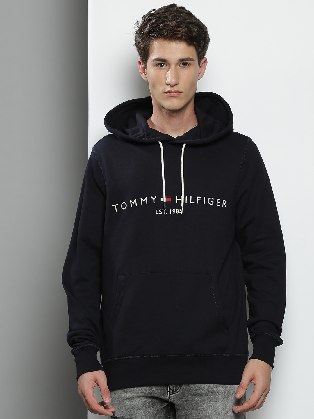 

Tommy Hilfiger Men Navy Blue & White Brand Logo Print Cotton Hooded Sweatshirt