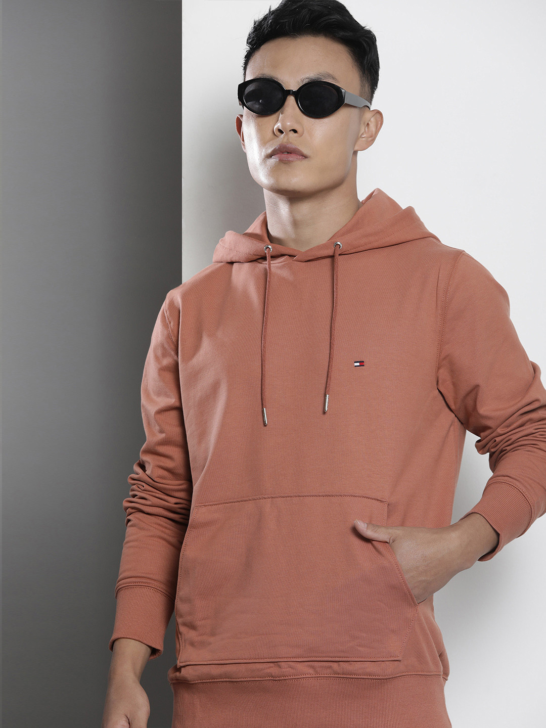 

Tommy Hilfiger Men Rose Solid Hooded Casual Sweatshirt