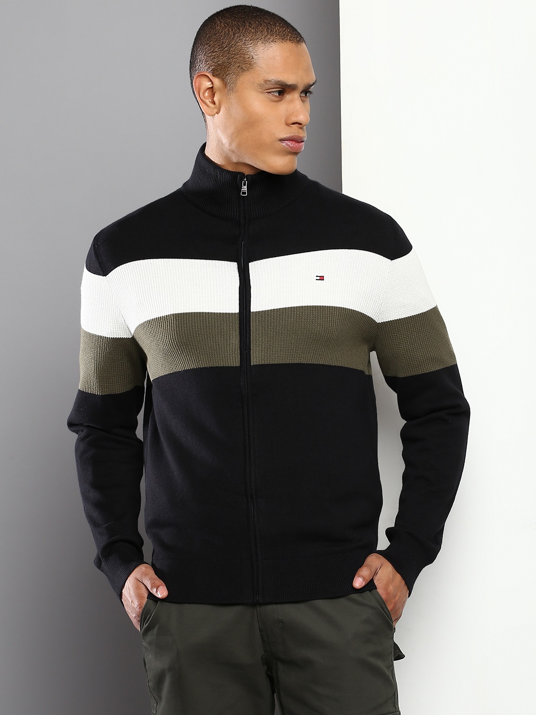 

Tommy Hilfiger Men Colourblocked Sweater, Black