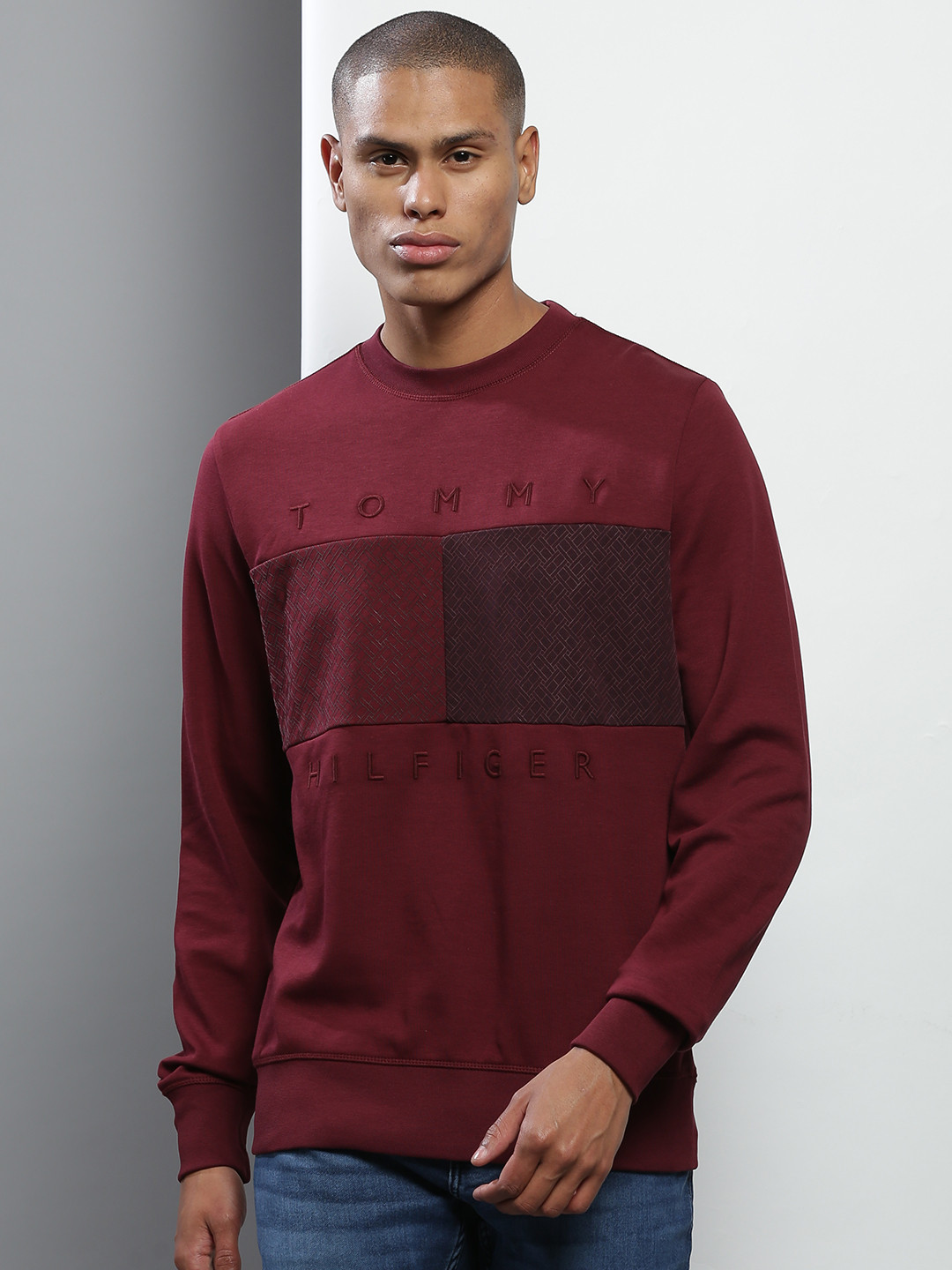 

Tommy Hilfiger Men Maroon Embroidered Cotton Sweatshirt