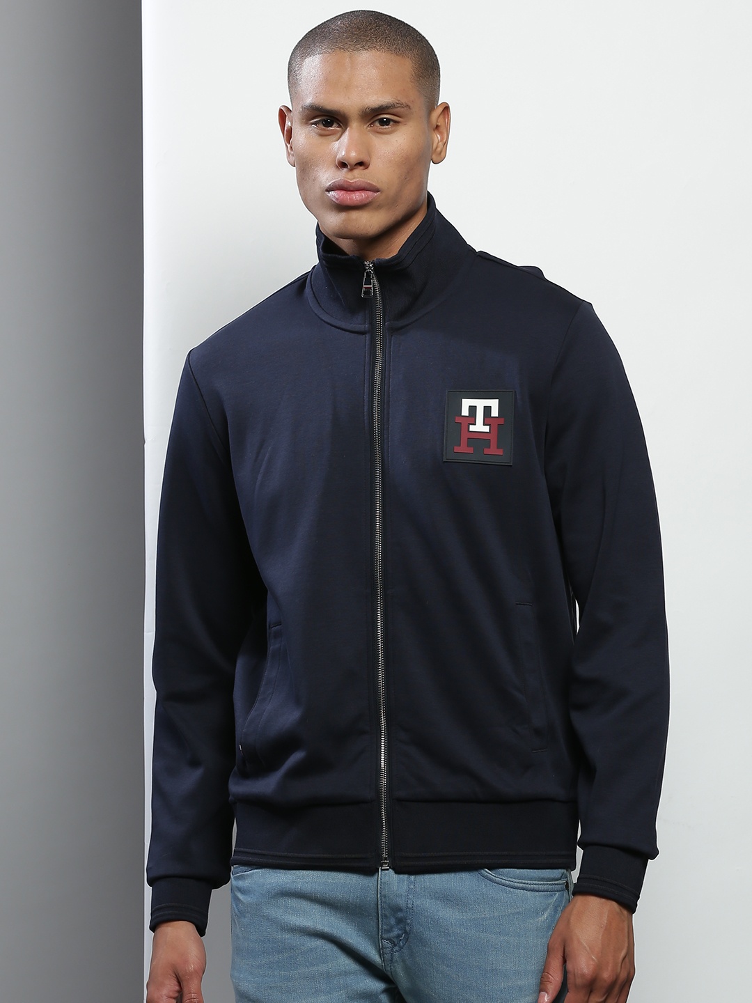 

Tommy Hilfiger Men Navy Blue Brand Logo Applique Detail Cotton Sweatshirt