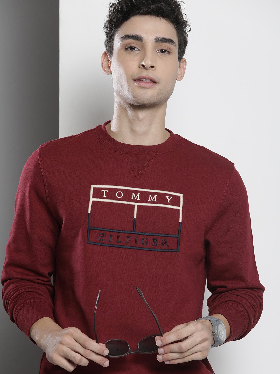 

Tommy Hilfiger Men Maroon Embroidered Sweatshirt