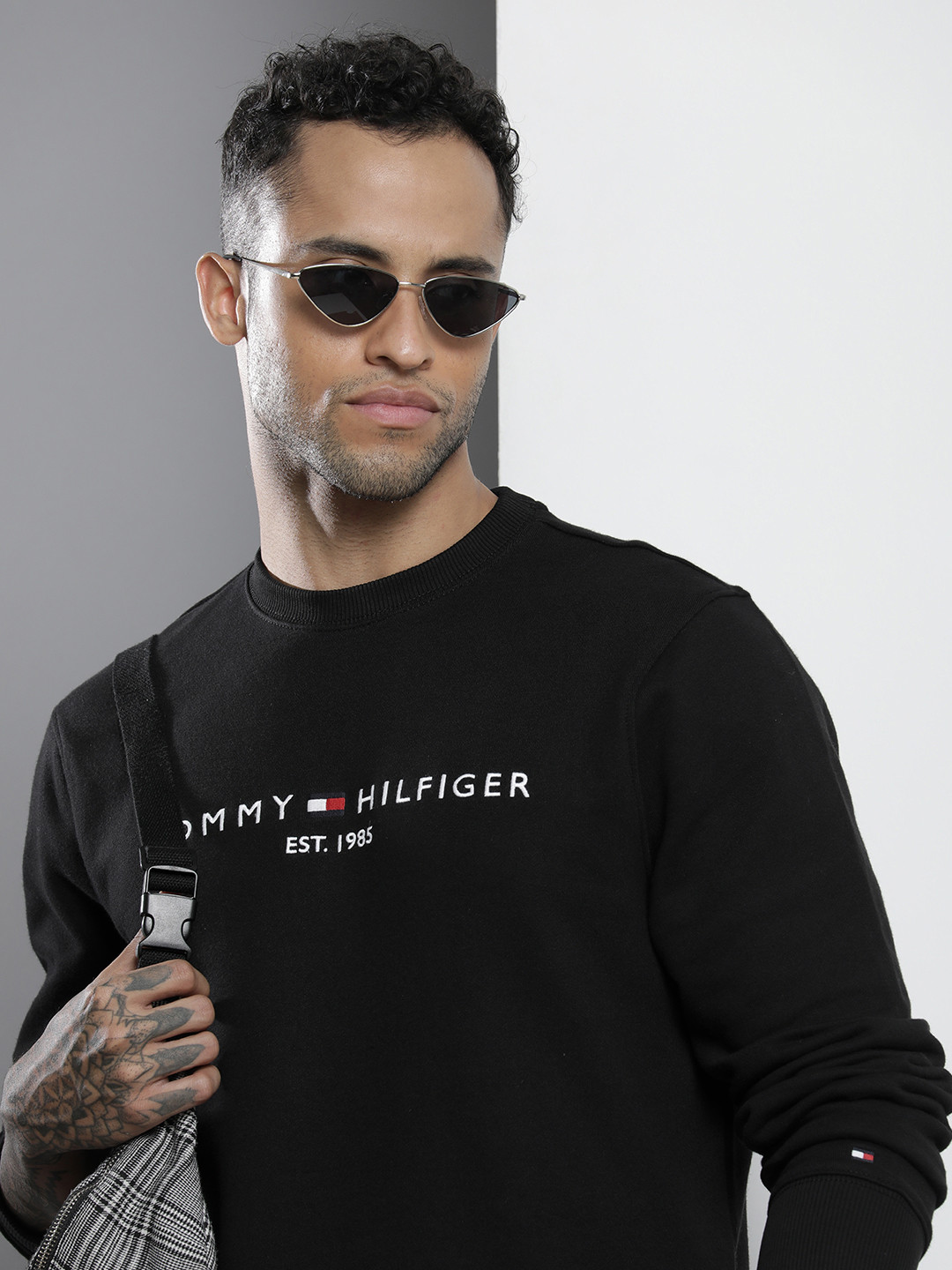 

Tommy Hilfiger Men Black Pure Cotton Sweatshirt