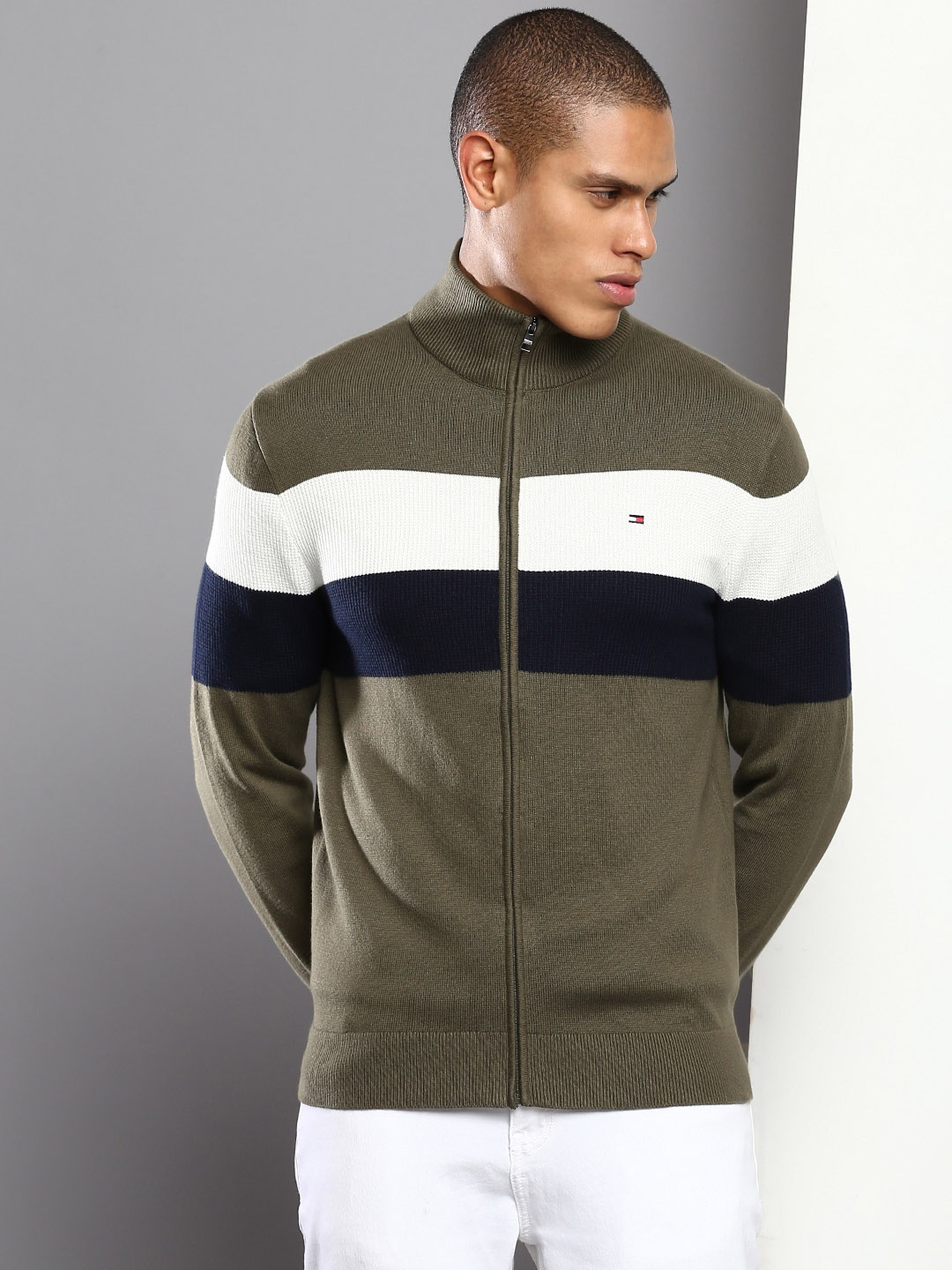 

Tommy Hilfiger Men Colourblocked Sweater, Olive