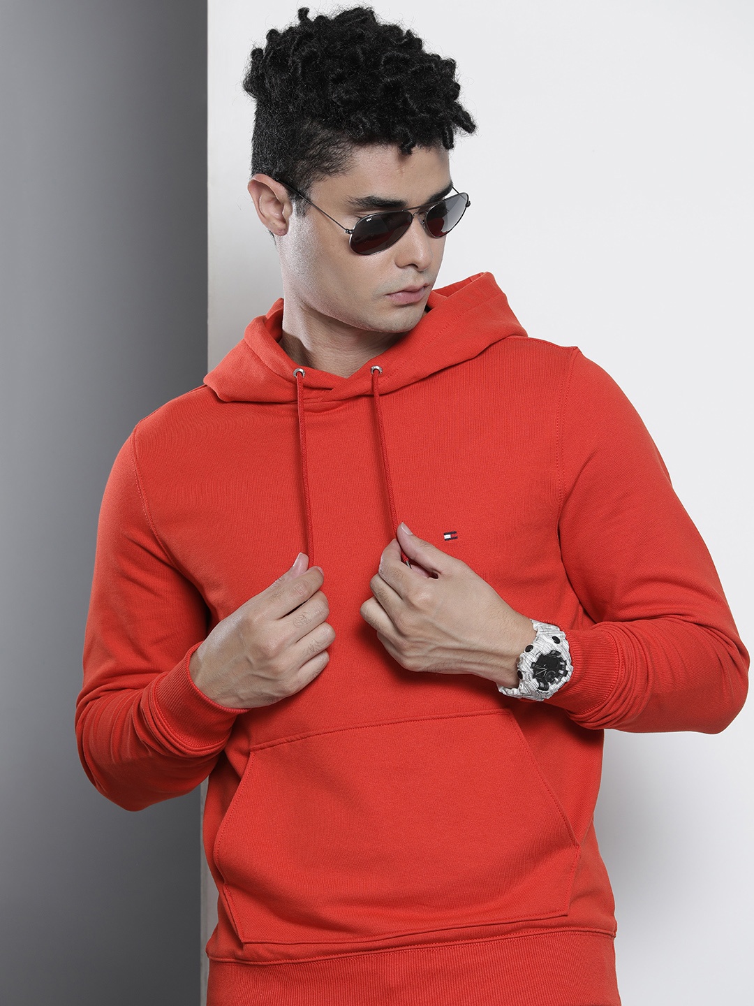 

Tommy Hilfiger Men Red Solid Anti Odour Hooded Sweatshirt