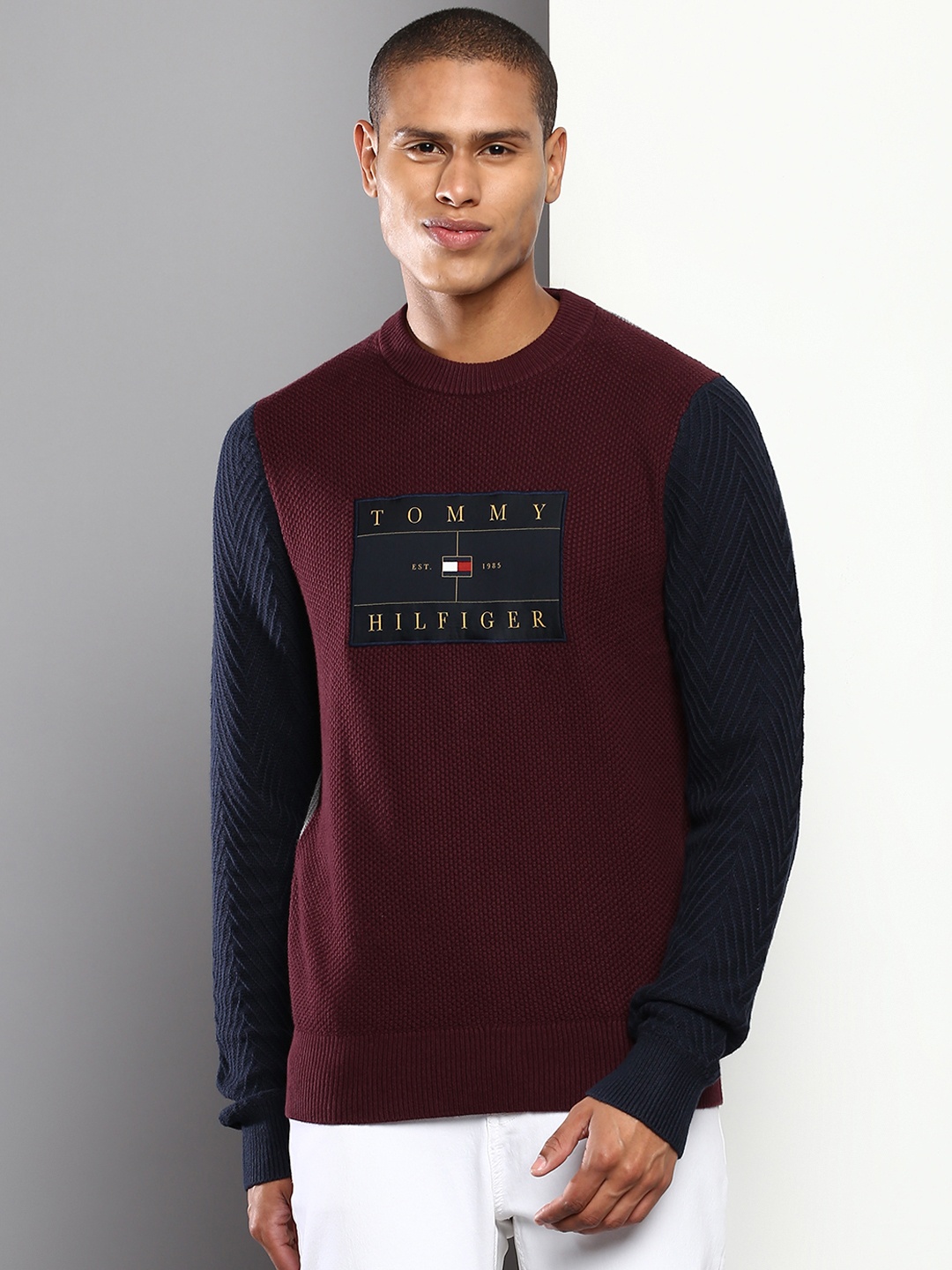 

Tommy Hilfiger Men Colourblocked Pure Cotton Pullover with Applique Detail, Burgundy