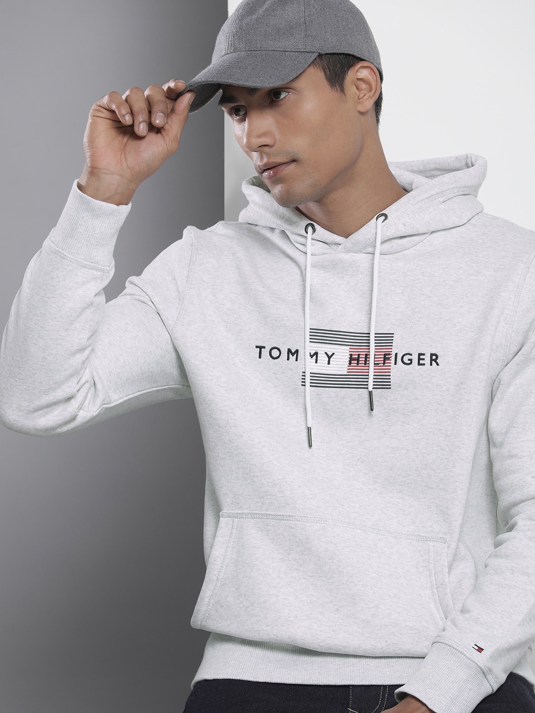 

Tommy Hilfiger Men Grey Brand Logo Embroidered Hooded Sweatshirt