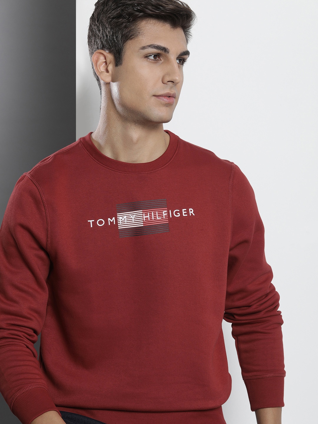 

Tommy Hilfiger Men Maroon Brand Logo Embroidered Pullover Sweatshirt