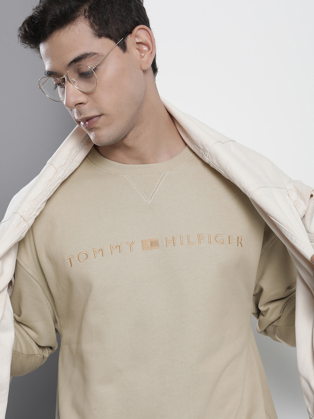 

Tommy Hilfiger Men Beige Logo Embroidered Sweatshirt