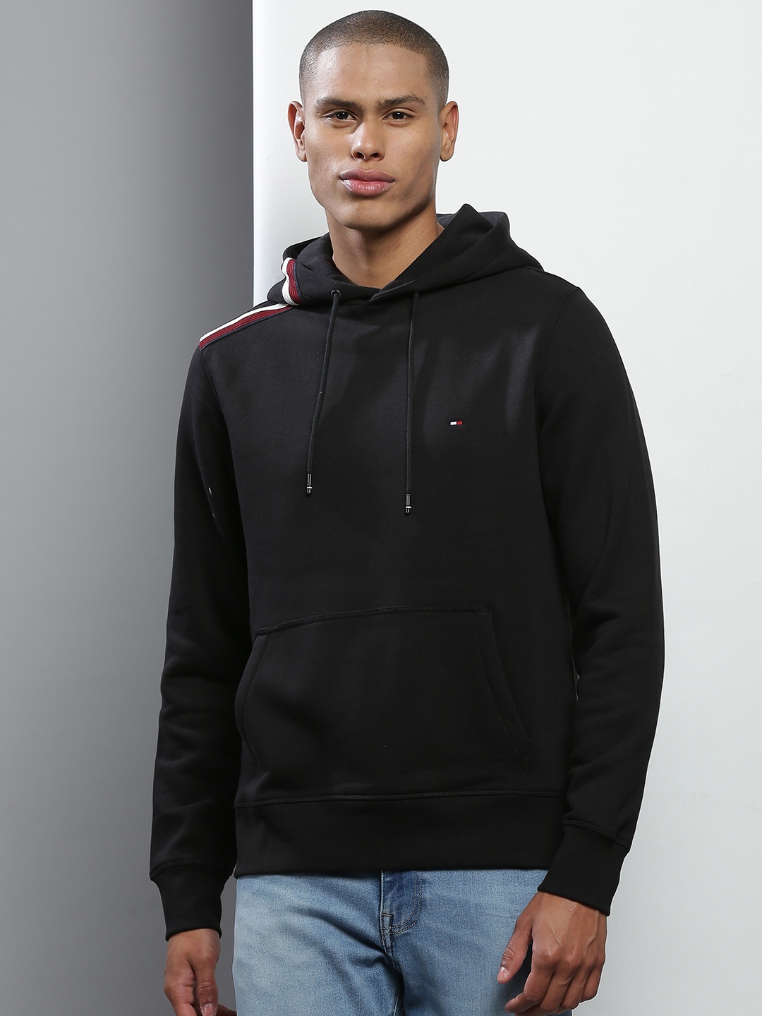 

Tommy Hilfiger Men Black Solid Cotton Hooded Sweatshirt