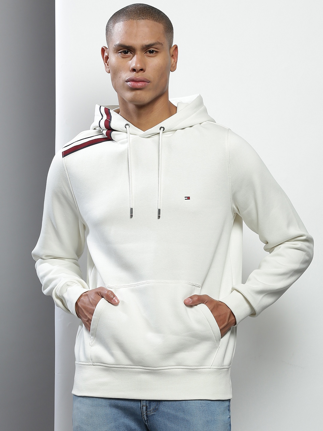 

Tommy Hilfiger Men White Solid Cotton Hooded Sweatshirt