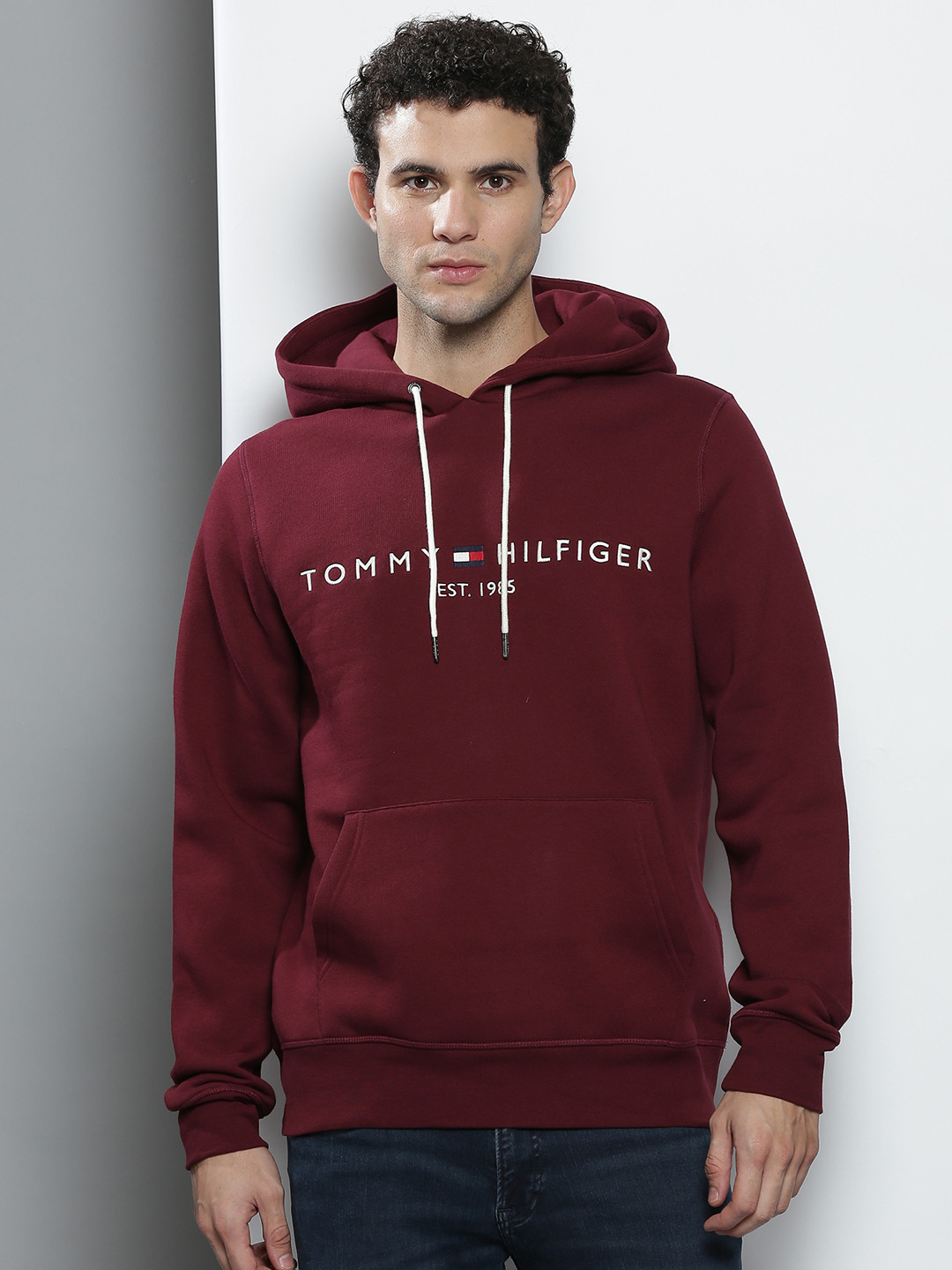 

Tommy Hilfiger Men Burgundy Hooded Sweatshirt