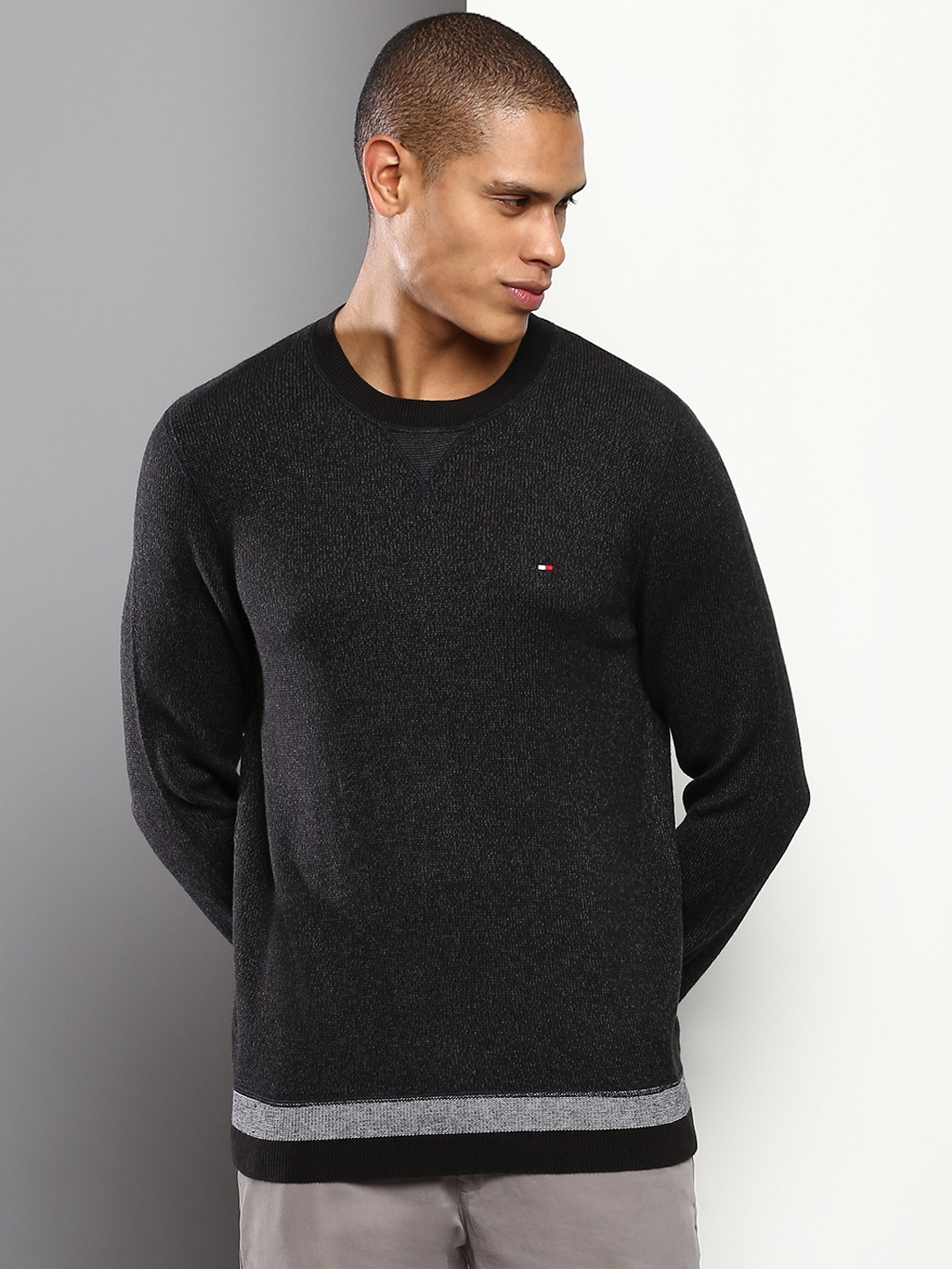 

Tommy Hilfiger Men Solid Pure Cotton Pullover, Black