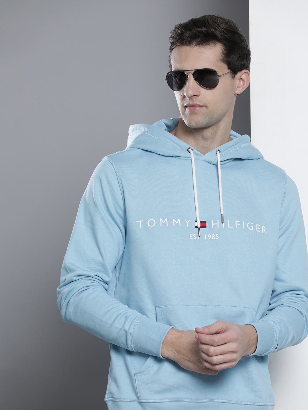 

Tommy Hilfiger Men Blue Brand Logo Embroidered Hooded Sweatshirt