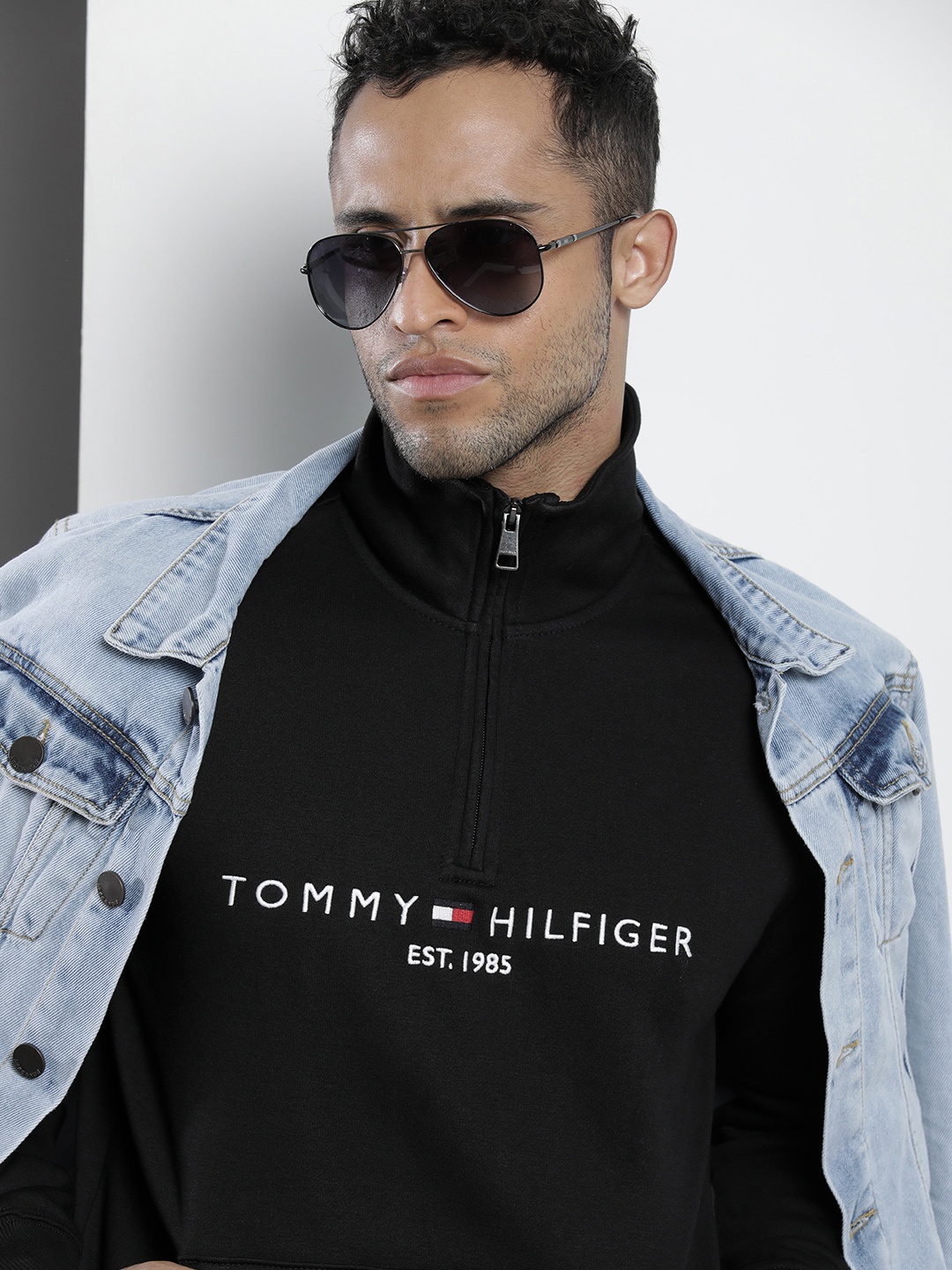 

Tommy Hilfiger Men Black Brand Logo Sweatshirt