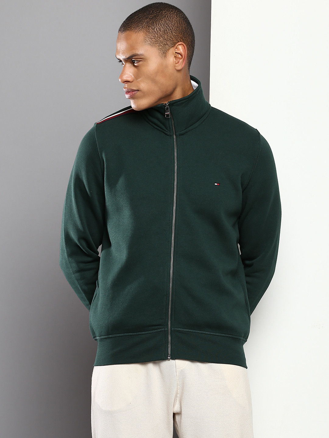

Tommy Hilfiger Men Solid Sweatshirt, Green