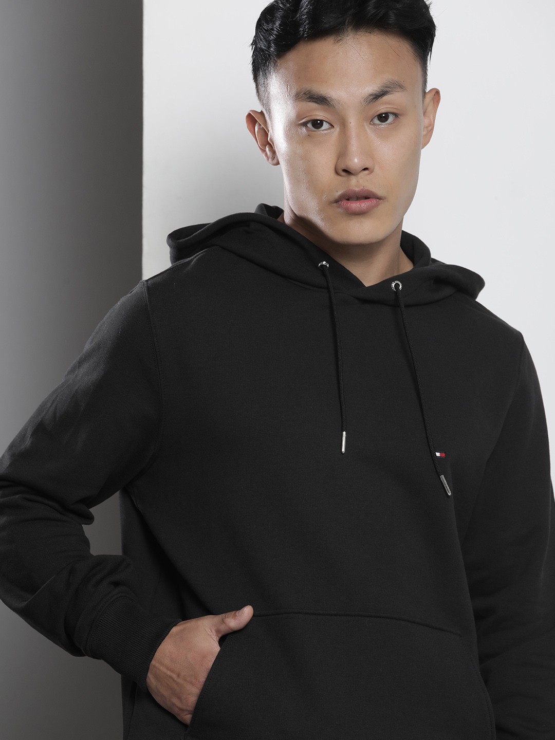

Tommy Hilfiger Men Black Hooded Sweatshirt