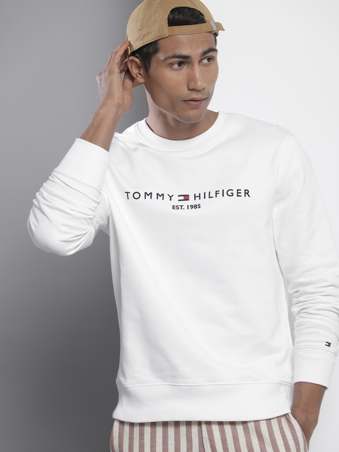 

Tommy Hilfiger Men White Brand Logo Embroidered Sweatshirt