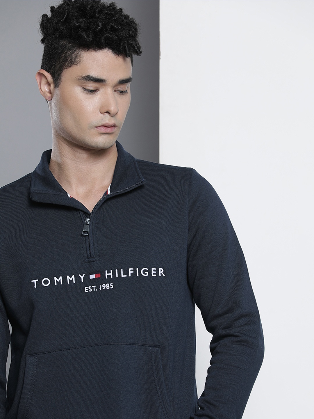 

Tommy Hilfiger Men Navy Blue Embroidered Sweatshirt