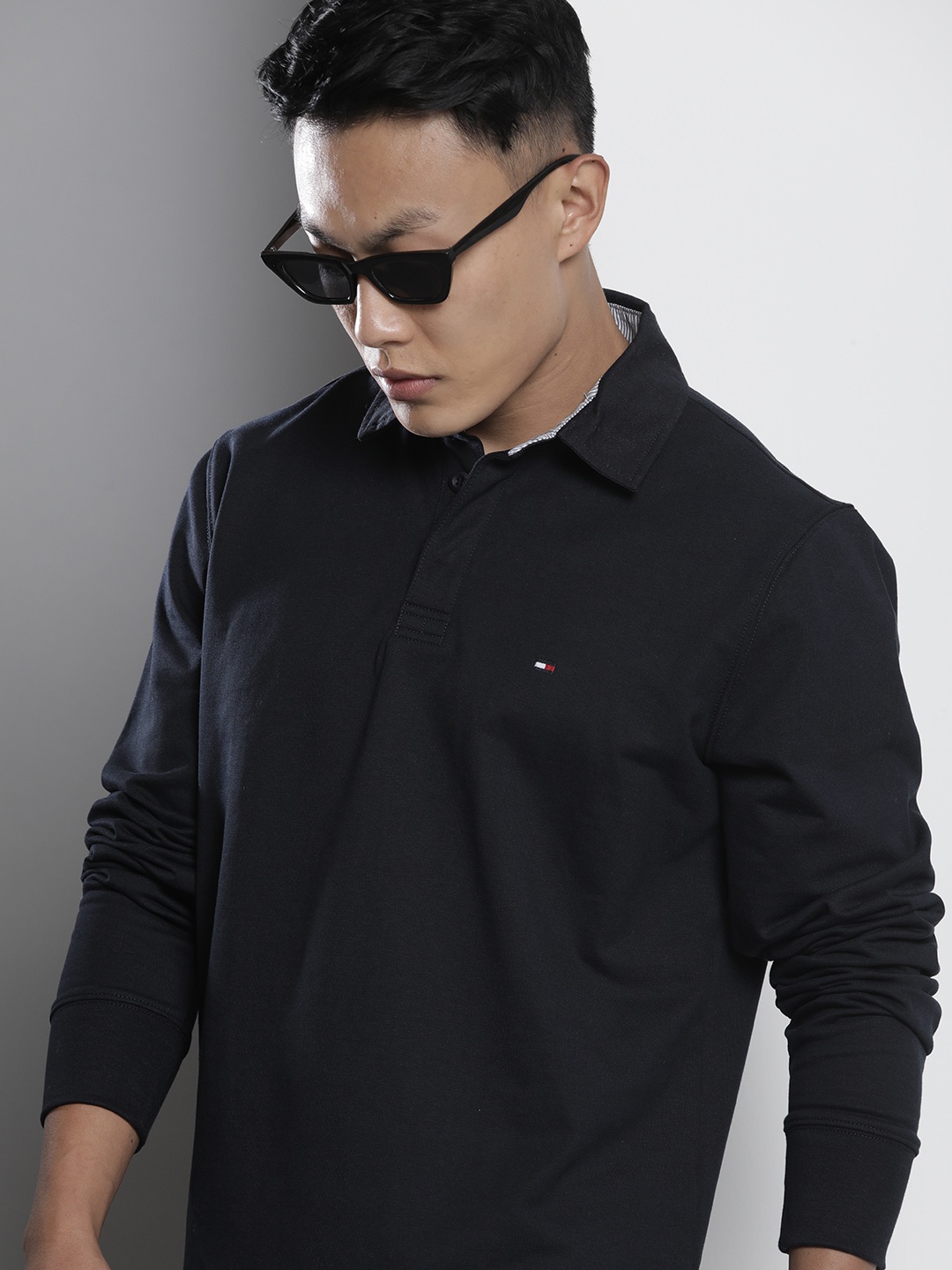 

Tommy Hilfiger Men Navy Blue Polo Collar Sweatshirt